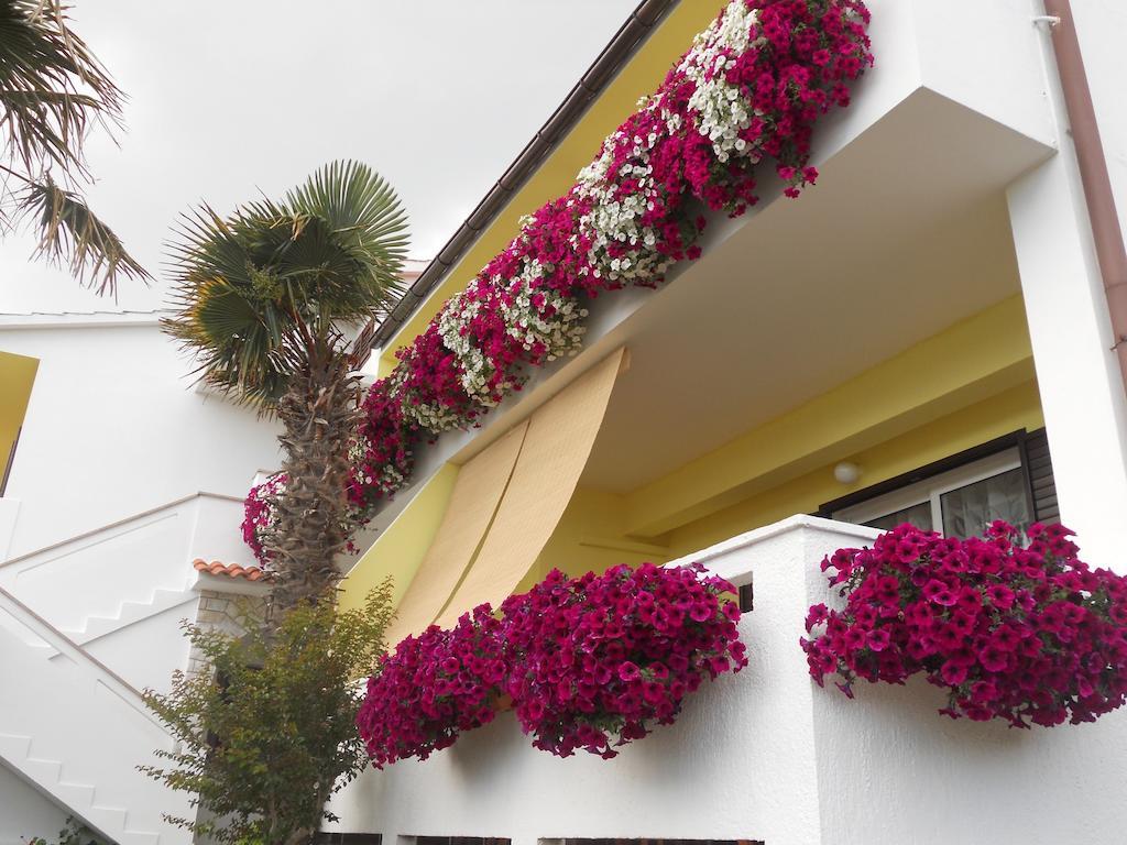 Apartments Mihalic Baska  Ngoại thất bức ảnh