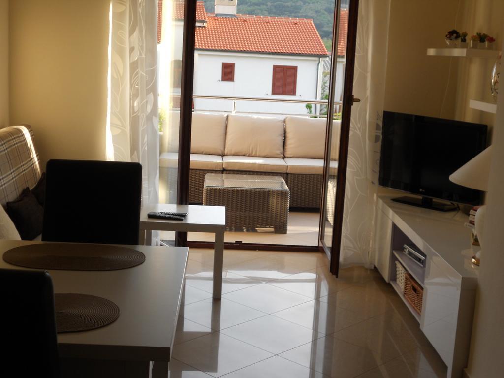 Apartments Mihalic Baska  Ngoại thất bức ảnh